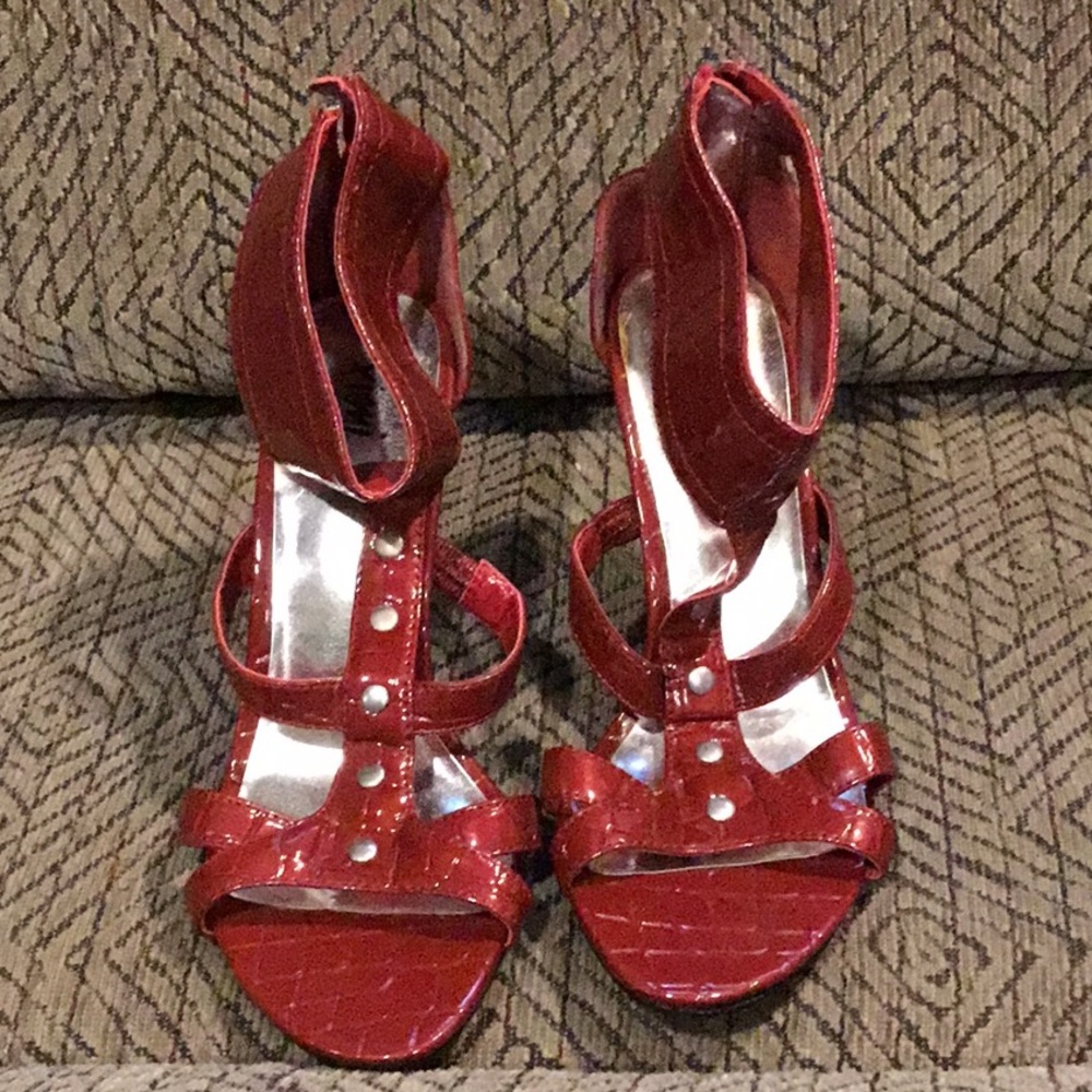 Y) Women’s brand new Fiona Heeled Shoes